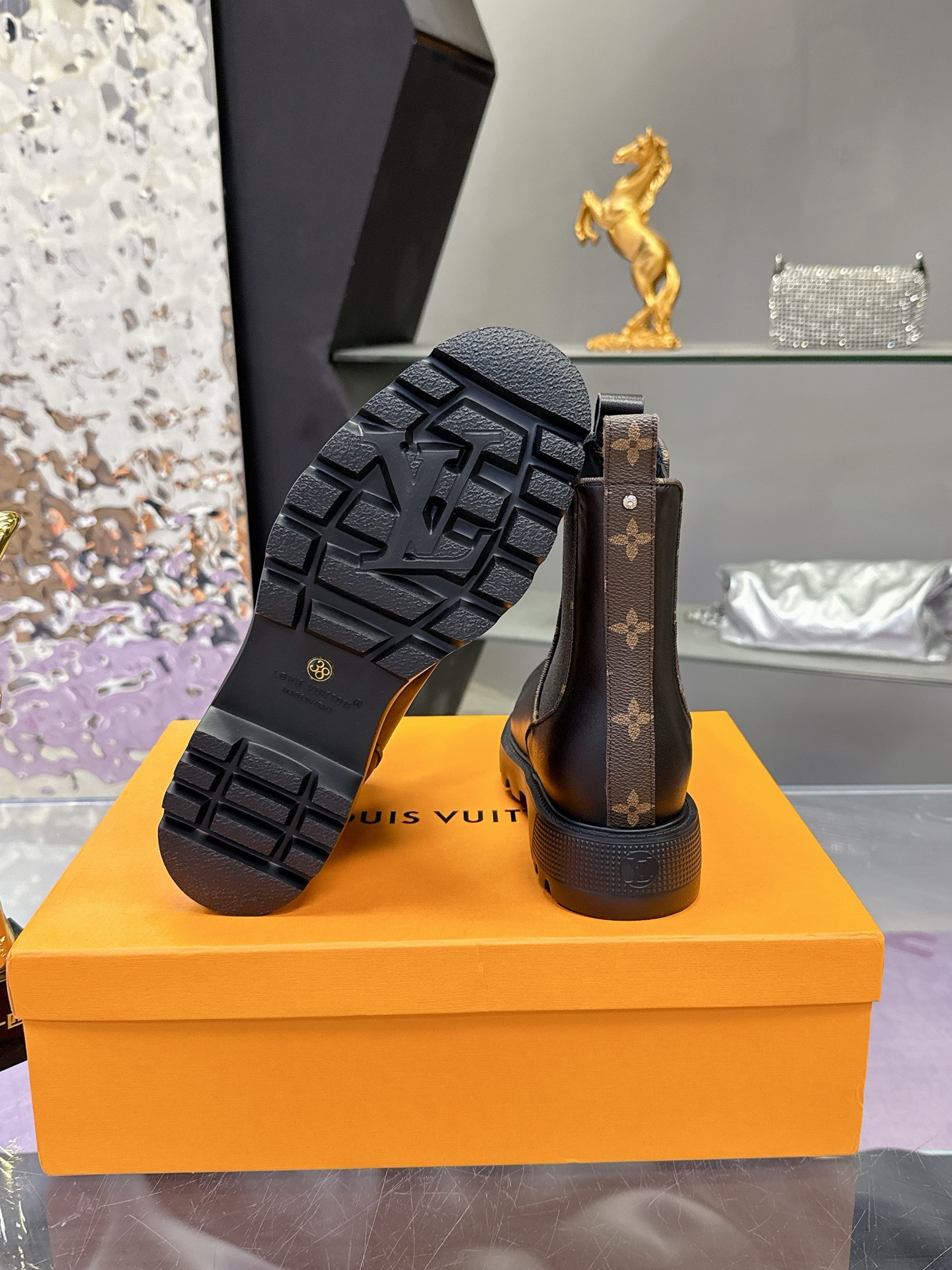 ルイ ヴィトン ( Louis Vuitton) 2025 レディース 靴  レザー