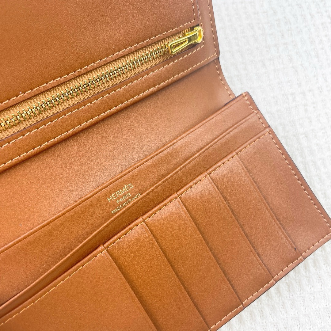 Hermes(エルメス)Constance財布とクラッチバッグ