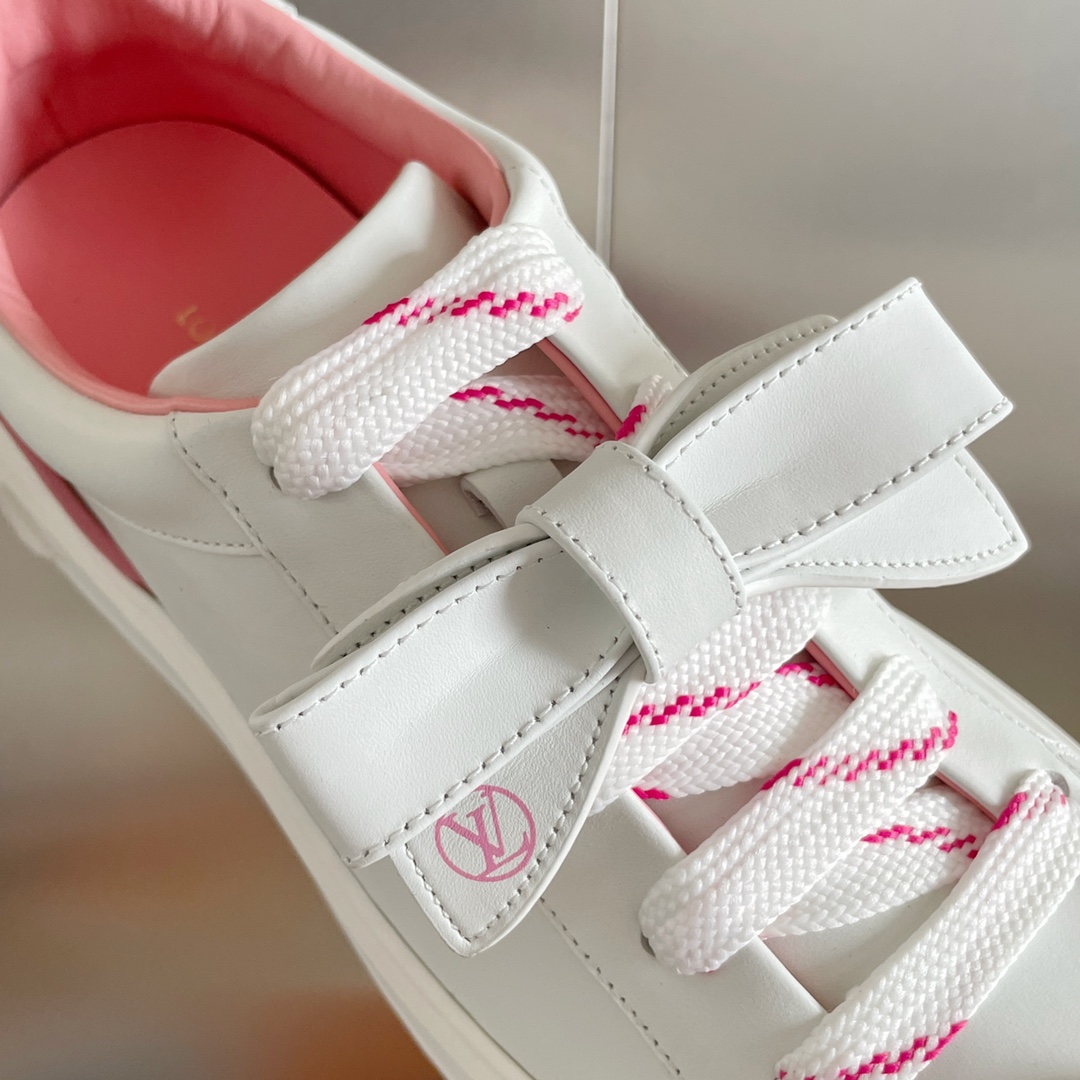 louis vuitton 2024 年の新モデルのリボン付き ホワイトスニーカー スポーツシューズ