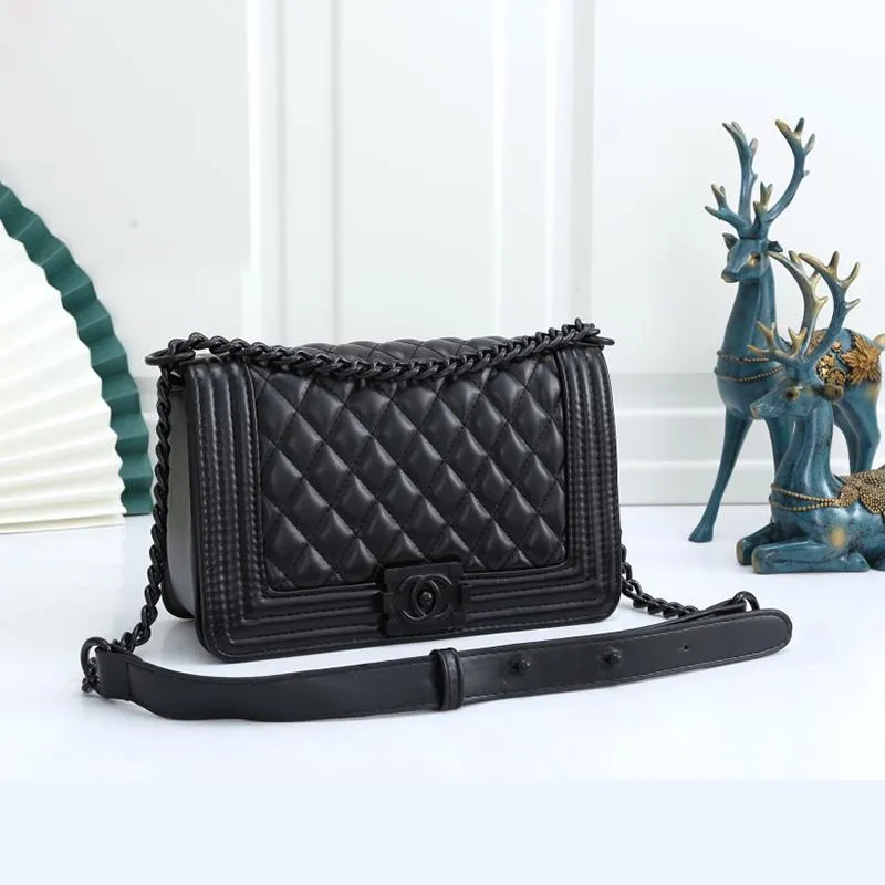 CHANEL(シャネル) BOY CHANEL ハンドバッグ 2色