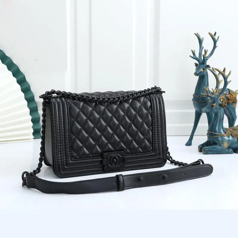 CHANEL(シャネル) BOY CHANEL ハンドバッグ 2色