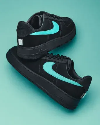 ★NIKE x TIFFANY★送関込★世界中を震撼させた話題のコラボ★ティファニー x ナイキエア フォース 1の限定