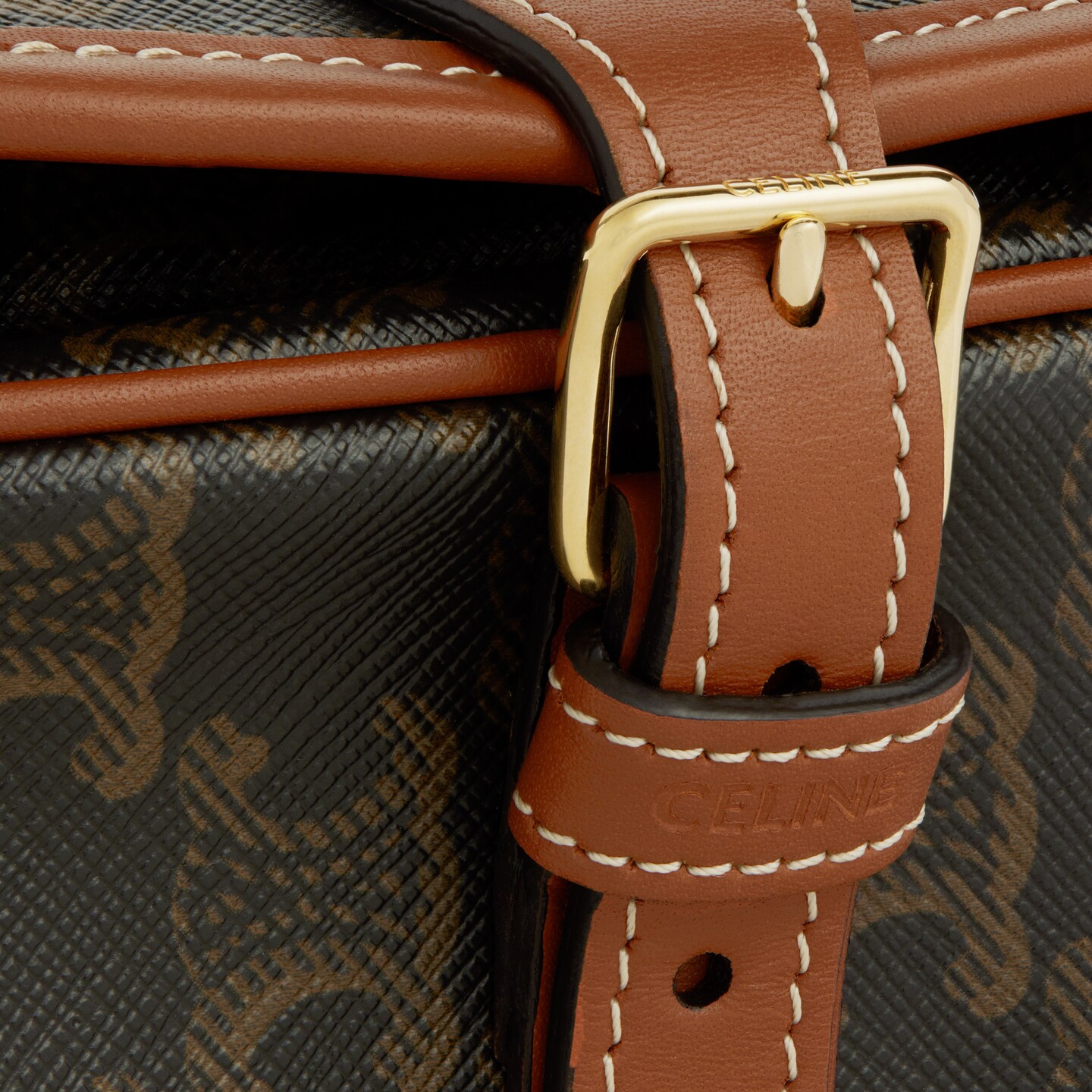 入手困難CELINEセリーヌ ファルコ ミディアム バッグトリオンフ