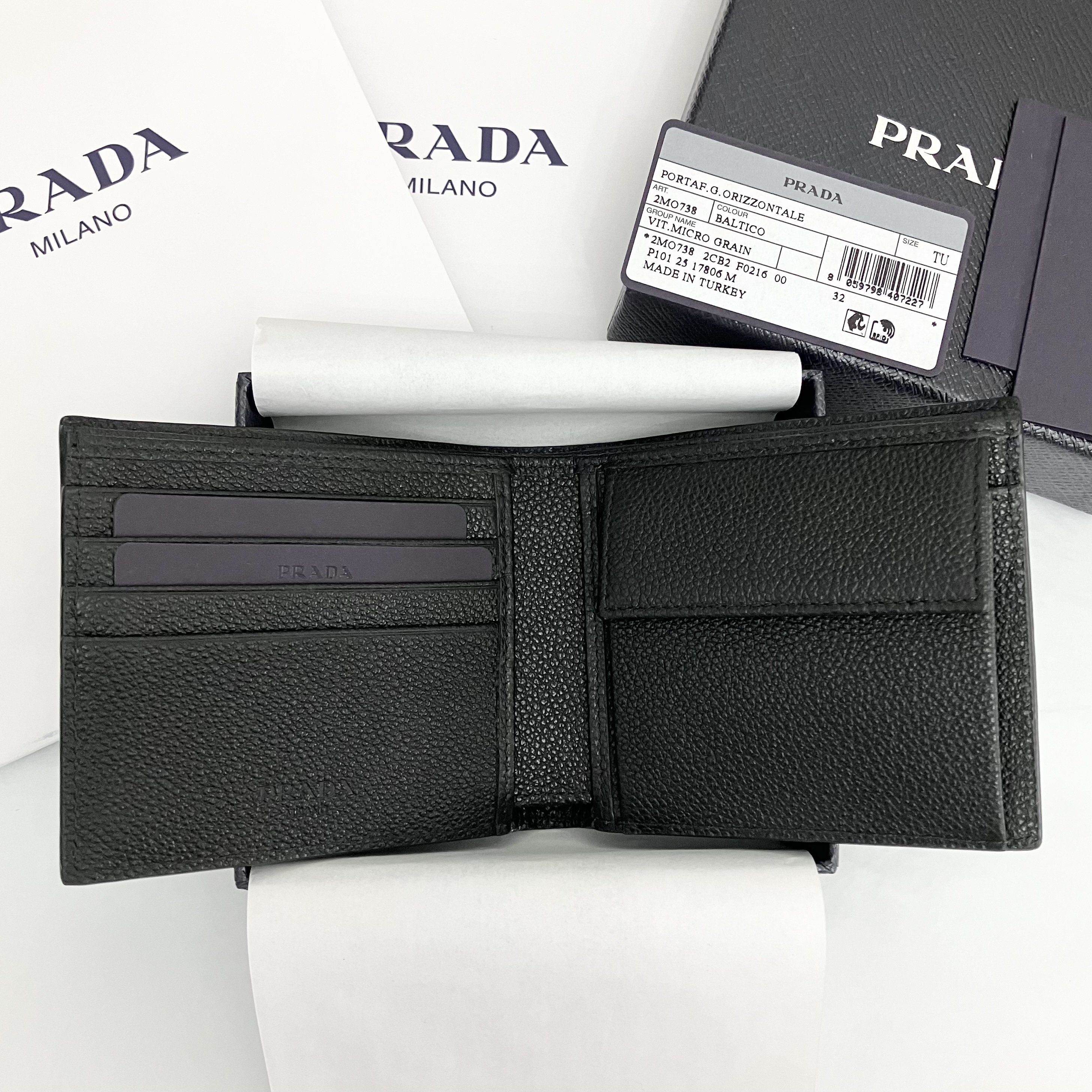 【PRADA】大人気！ Bifold Wallet 二つ折り財布 Triangle Logo