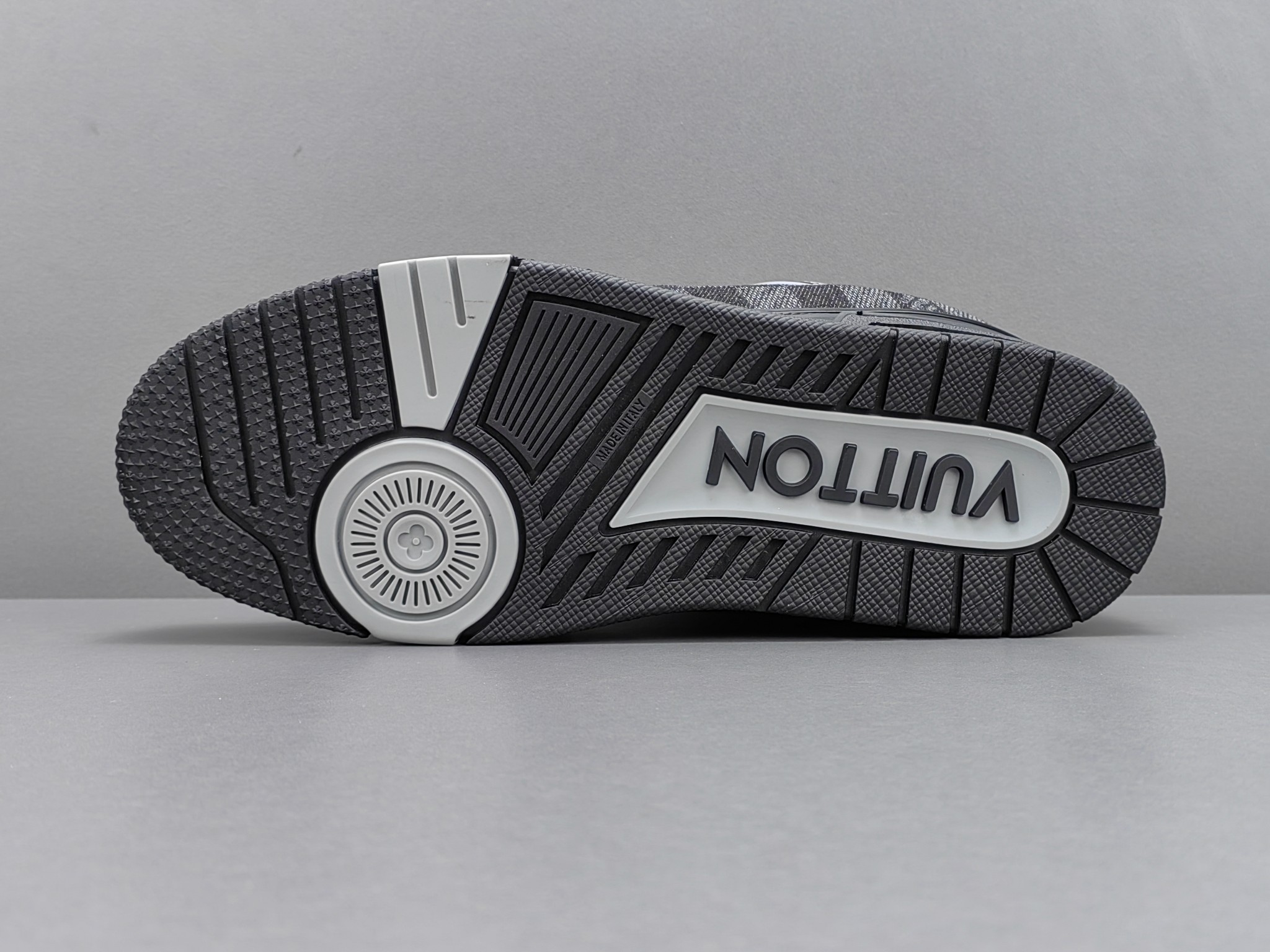 copy louis vuitton の の 2024 trainer スニーカー