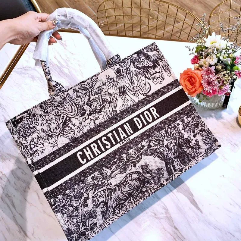 Dior(ディオール) Toile de Jouy ブックトート 2色