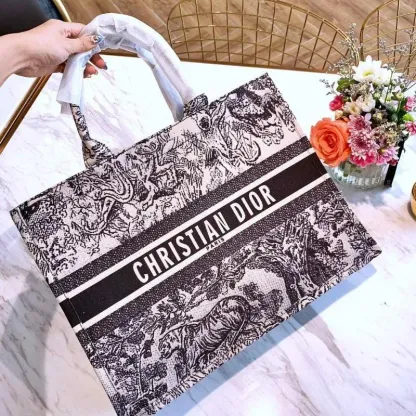 Dior(ディオール) Toile de Jouy ブックトート 2色