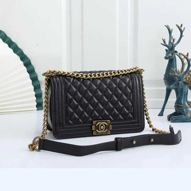 CHANEL(シャネル) BOY CHANEL ハンドバッグ 2色