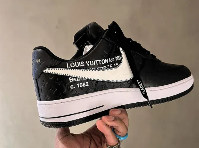 【新商品発売】【今年の新商品】the louis vuitton x nike air force 1【代金引換】七色