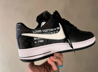 【新商品発売】【今年の新商品】the louis vuitton x nike air force 1【代金引換】七色