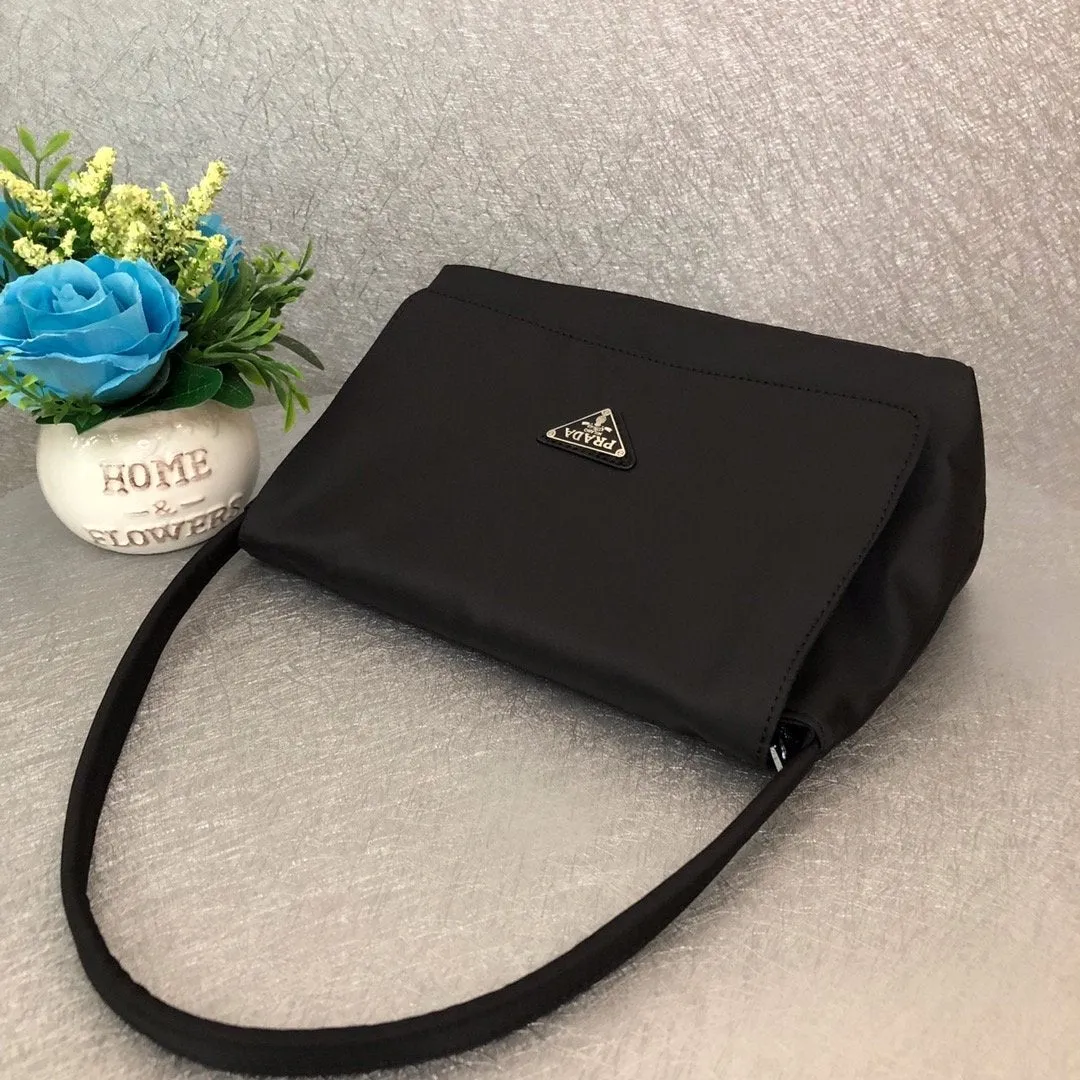 PRADA(プラダ) ハンドバッグ ブラック