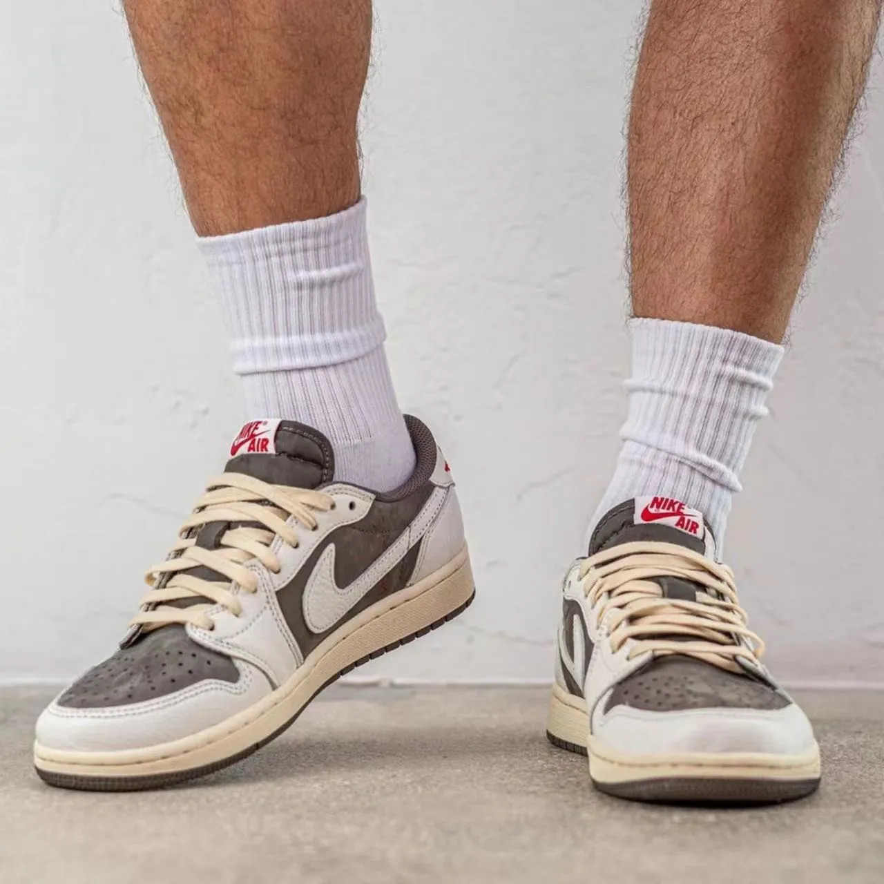 ★NIKE★送関込★激レア確定！世界が欲しがるプレミアムな逸足♪ TRAVIS SCOTT X AIR JORDAN 1 LOW OG