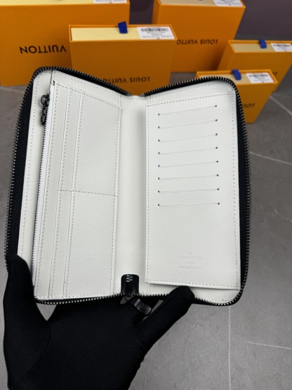 LV Louis Vuitton 新作財布です 29 zm 95521