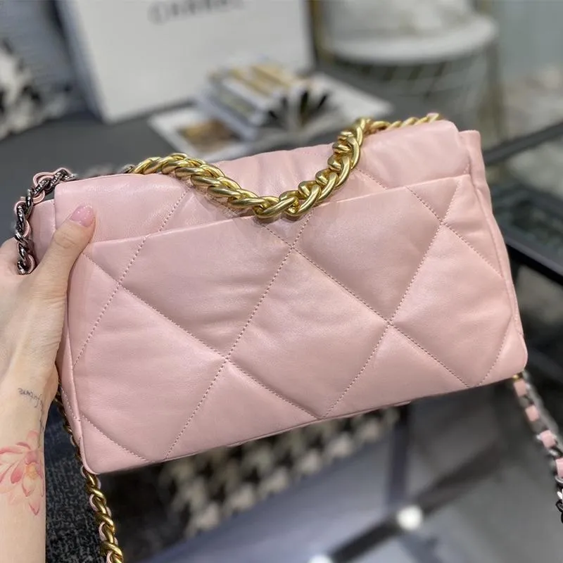 CHANEL(シャネル) 19 ハンドバッグ 2色
