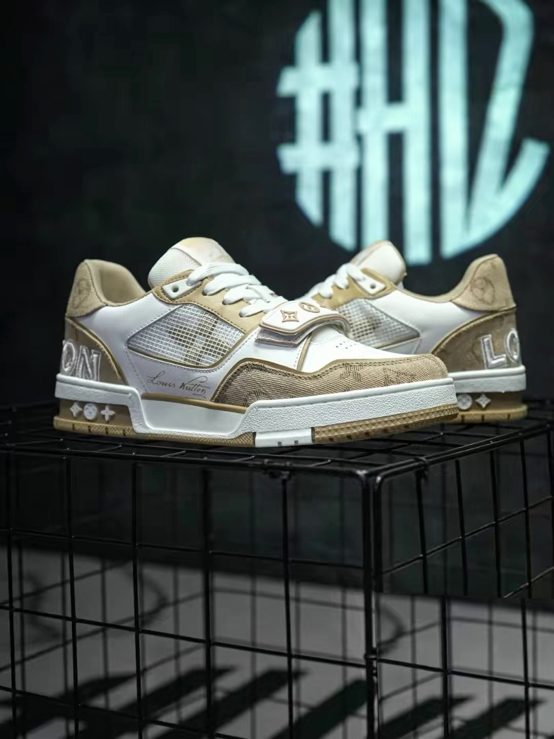 大人気 ！待望の新作が遂に登場！louis vuitton trainer lvトレイナーライン スニーカー