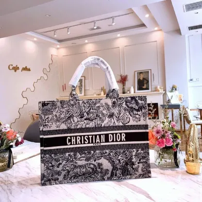 Dior(ディオール) Toile de Jouy ブックトート 2色