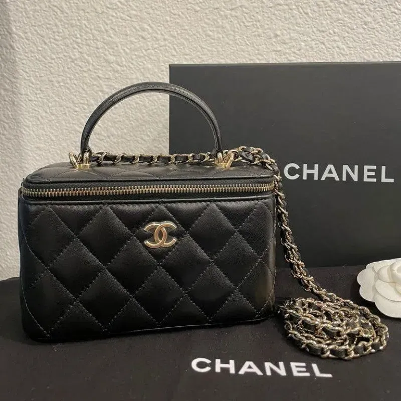 限定30個！売り切れ次第終わり！【CHANEL |公式サイトは正規品】CLASSY雑誌掲載松島花さん愛用★新作バニティーバッグ