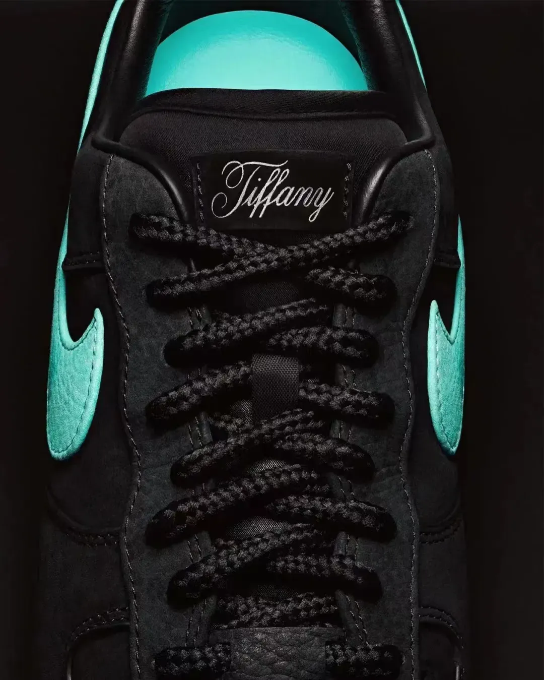★NIKE x TIFFANY★送関込★世界中を震撼させた話題のコラボ★ティファニー x ナイキエア フォース 1の限定