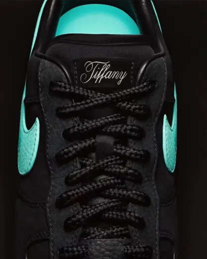 ★NIKE x TIFFANY★送関込★世界中を震撼させた話題のコラボ★ティファニー x ナイキエア フォース 1の限定