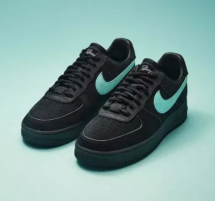 ★NIKE x TIFFANY★送関込★世界中を震撼させた話題のコラボ★ティファニー x ナイキエア フォース 1の限定
