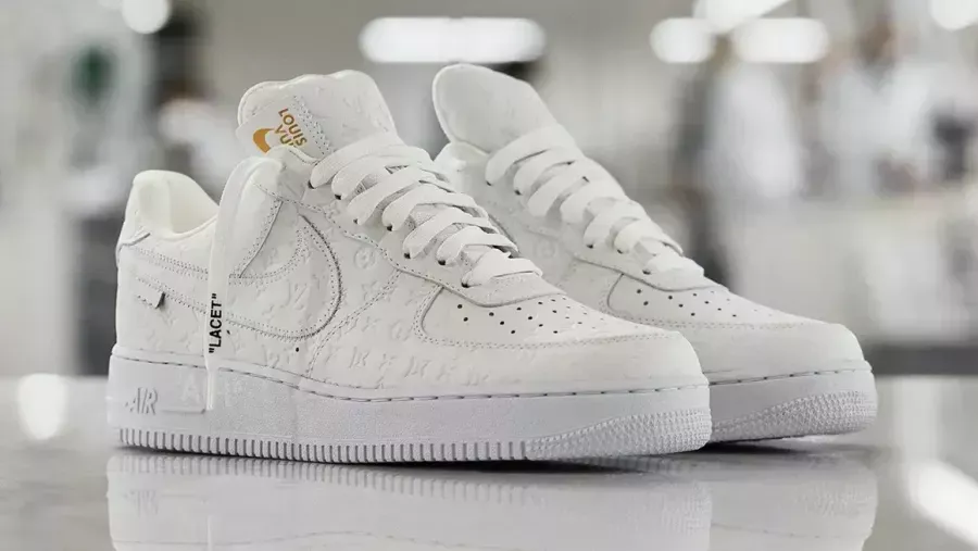 【新商品発売】【今年の新商品】LOUISVUITTONXナイキエアフォース1 ホワイト【本物保証】【代金引換】