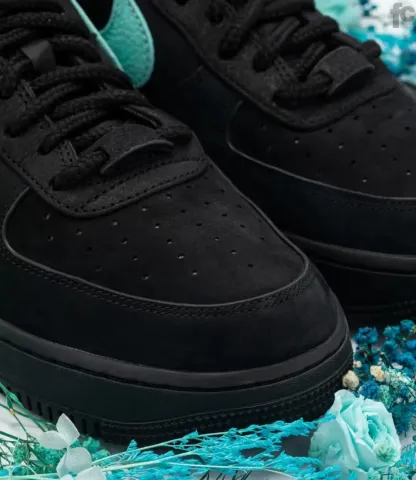 ★NIKE x TIFFANY★送関込★世界中を震撼させた話題のコラボ★ティファニー x ナイキエア フォース 1の限定