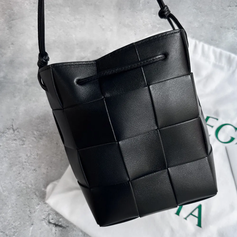 BOTTEGA VENETA スモール カセット バケットバッグ