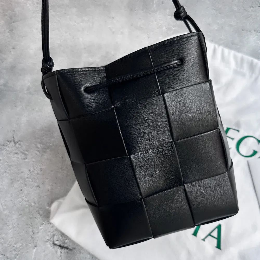 BOTTEGA VENETA スモール カセット バケットバッグ