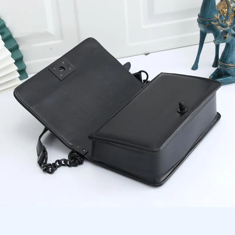 CHANEL(シャネル) BOY CHANEL ハンドバッグ 2色