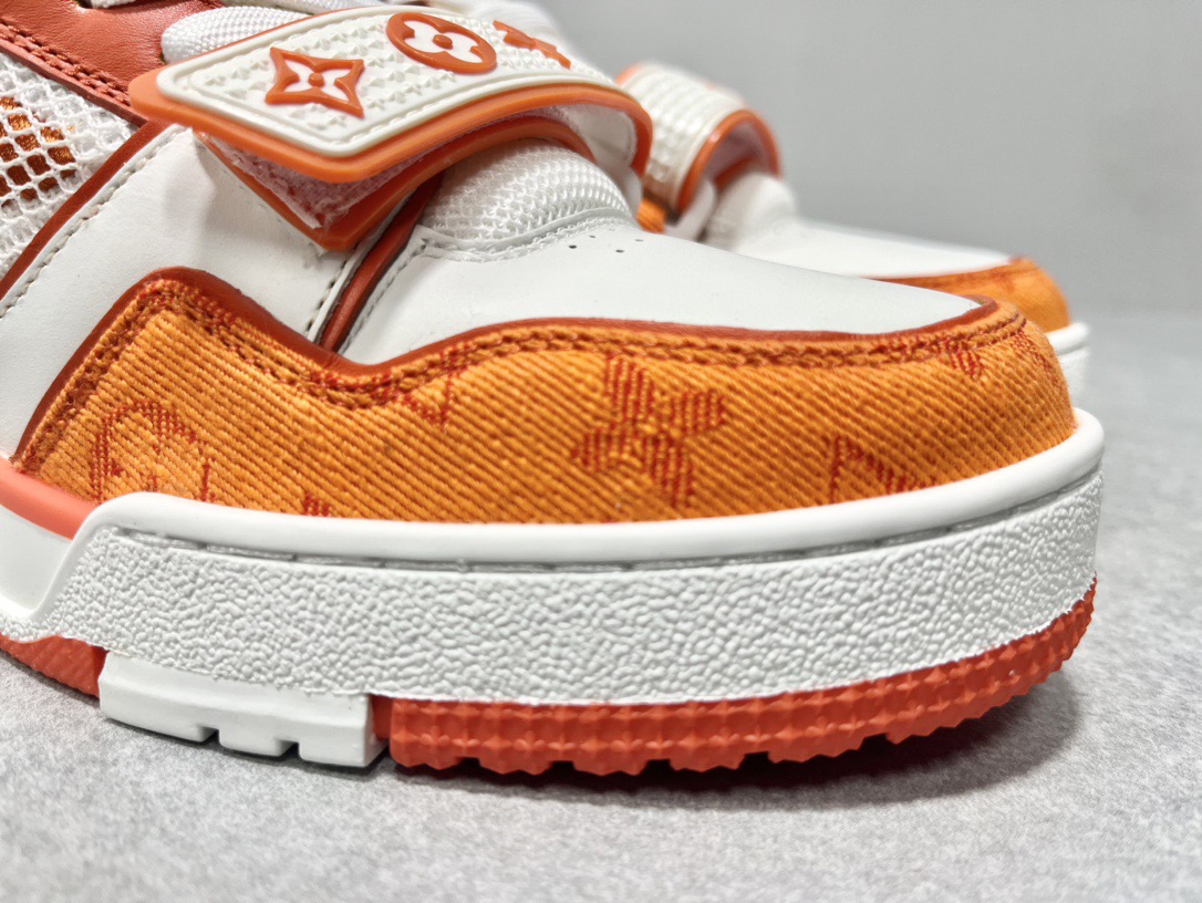 大人気 ！待望の新作が遂に登場！louis vuitton trainer lvトレイナーライン スニーカー