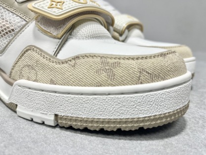 大人気 ！待望の新作が遂に登場！louis vuitton trainer lvトレイナーライン スニーカー