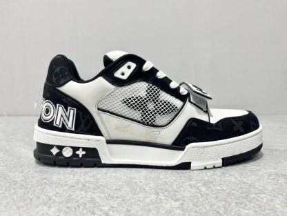 大人気 ！待望の新作が遂に登場！louis vuitton trainer lvトレイナーライン スニーカー