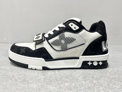 大人気 ！待望の新作が遂に登場！louis vuitton trainer lvトレイナーライン スニーカー