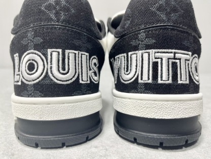 大人気 ！待望の新作が遂に登場！louis vuitton trainer lvトレイナーライン スニーカー
