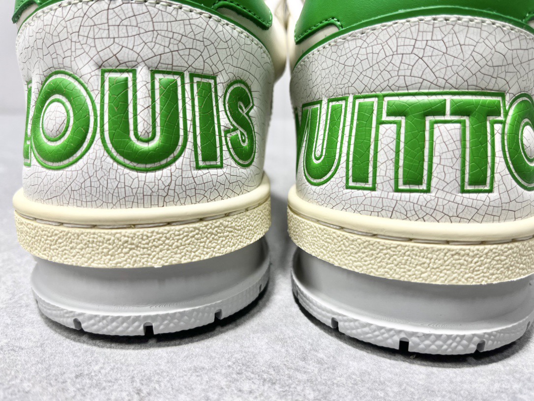 大人気 ！待望の新作が遂に登場！louis vuitton trainer lvトレイナーライン スニーカー