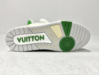 大人気 ！待望の新作が遂に登場！louis vuitton trainer lvトレイナーライン スニーカー