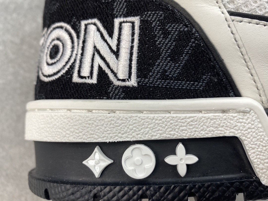 大人気 ！待望の新作が遂に登場！louis vuitton trainer lvトレイナーライン スニーカー