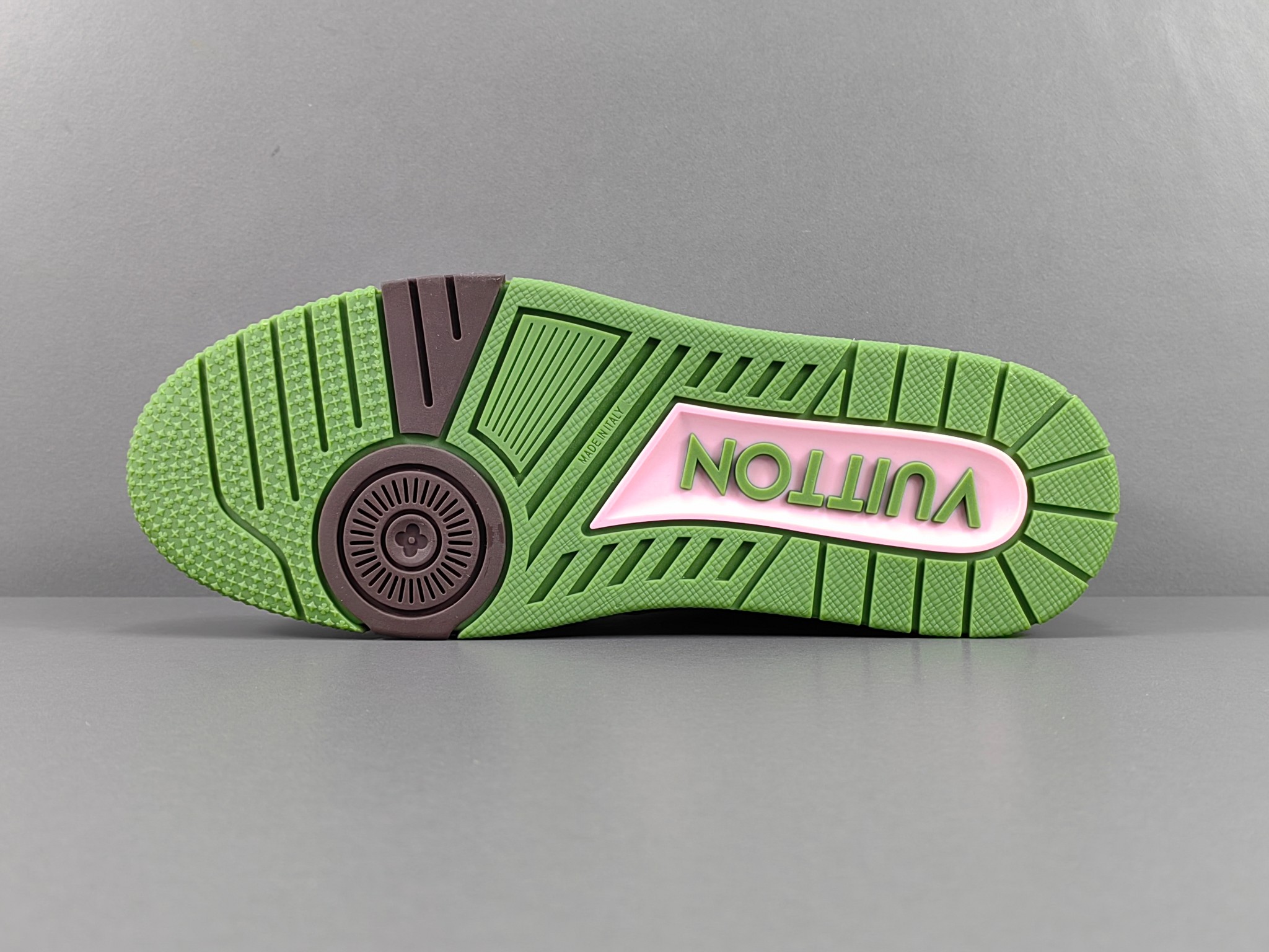 louis vuitton skate シリーズ 24ss の新作トレーナースニーカー スケートシューズ カップル用 1