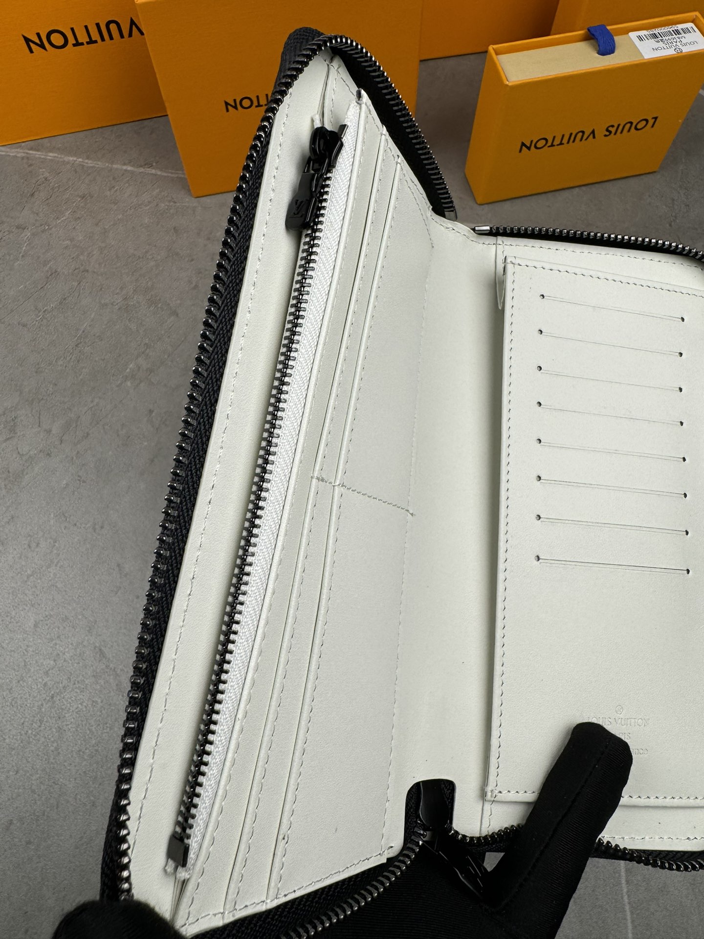 LV Louis Vuitton 新作財布です 29 zm 95521