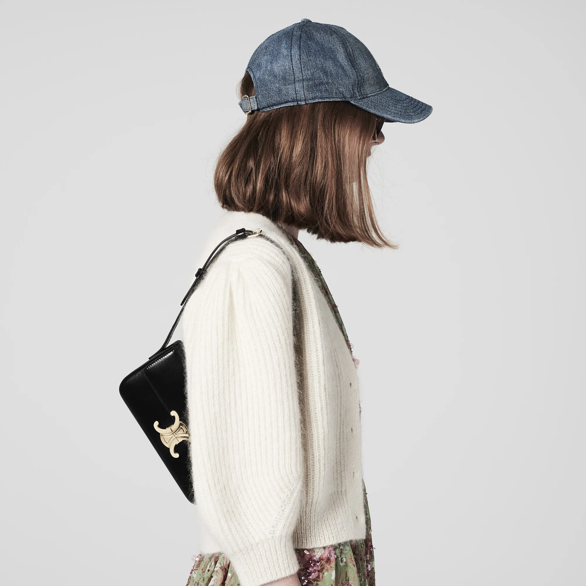 新作 CELINE トリオンフ ショルダーバッグ カーフスキン