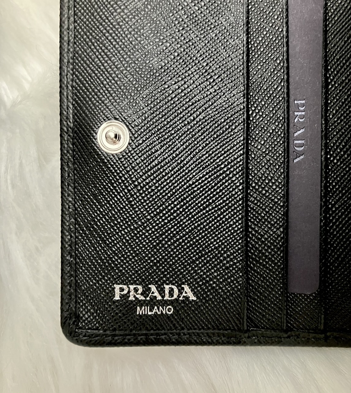 【PRADA】VIPセール♪ ナイロンxサファイアーノ 二つ折り財布♪