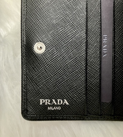 【PRADA】VIPセール♪ ナイロンxサファイアーノ 二つ折り財布♪