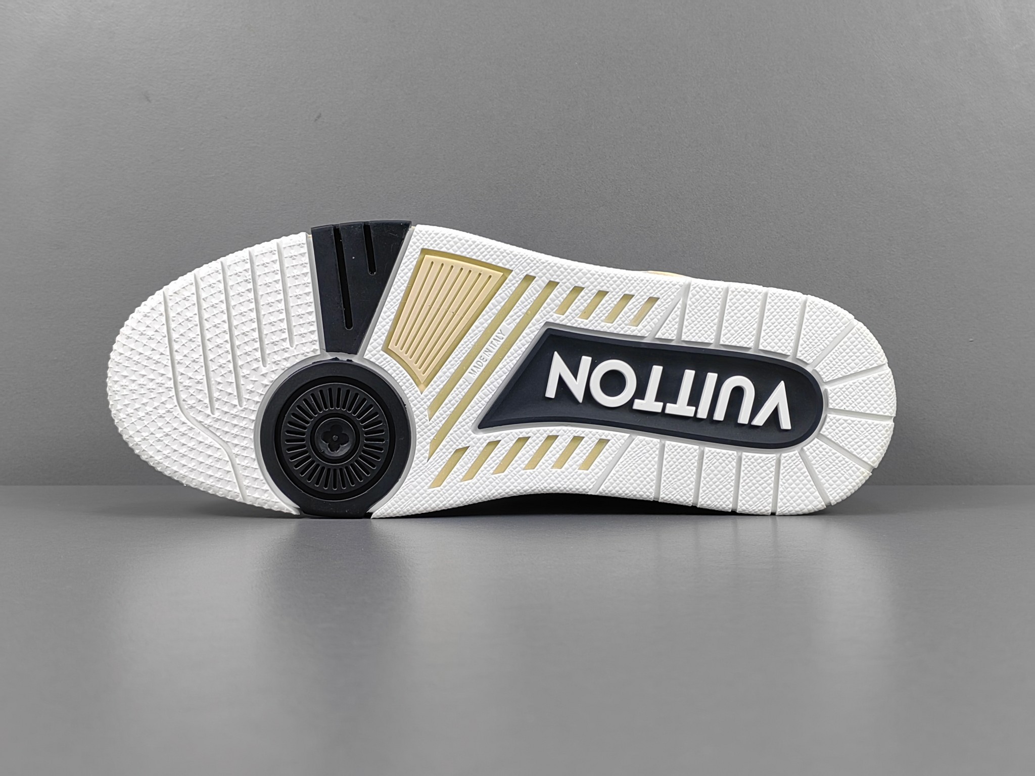 copy louis vuitton の の 2024 trainer スニーカー