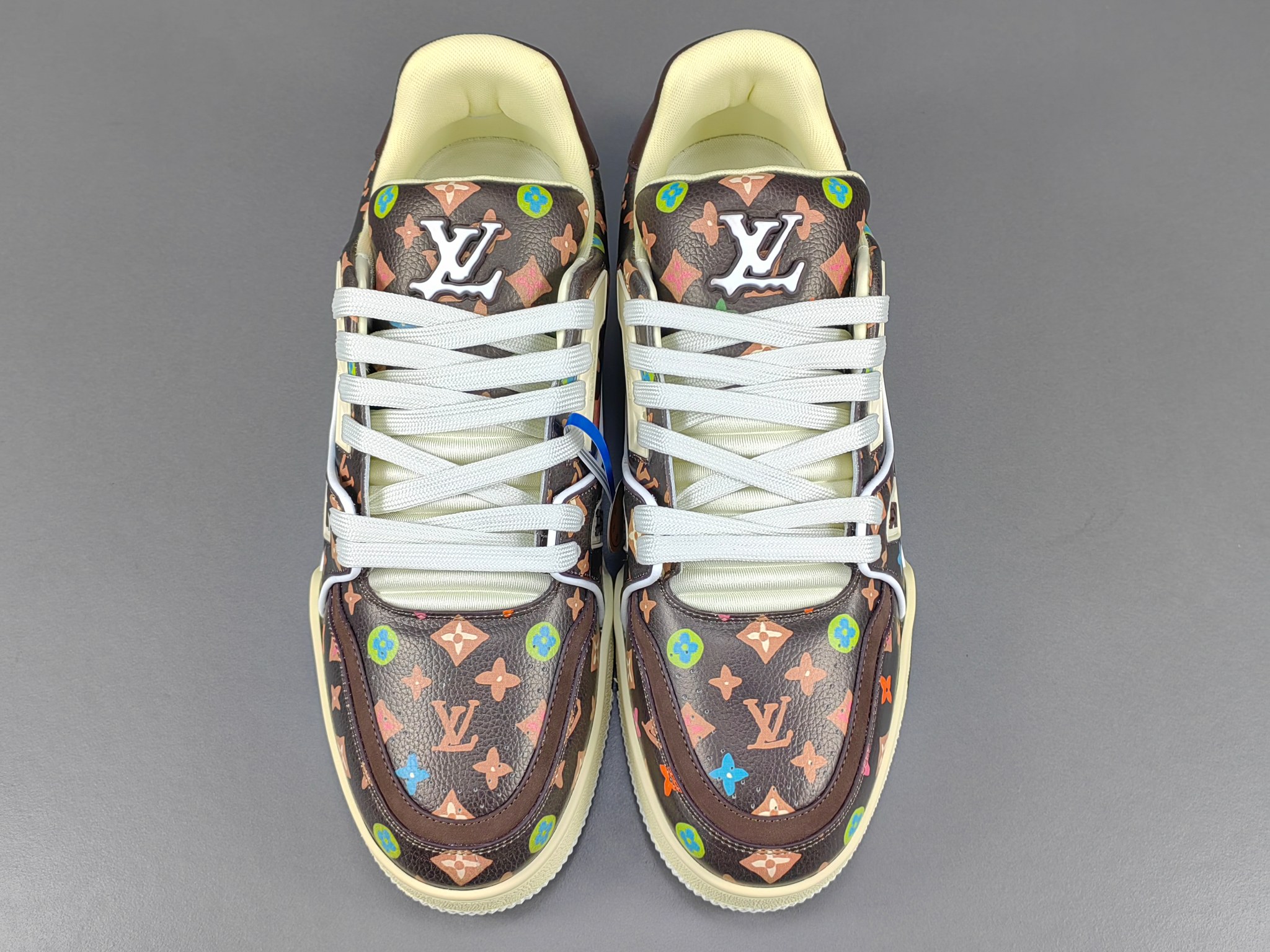 copy louis vuitton の の 2024 trainer スニーカー