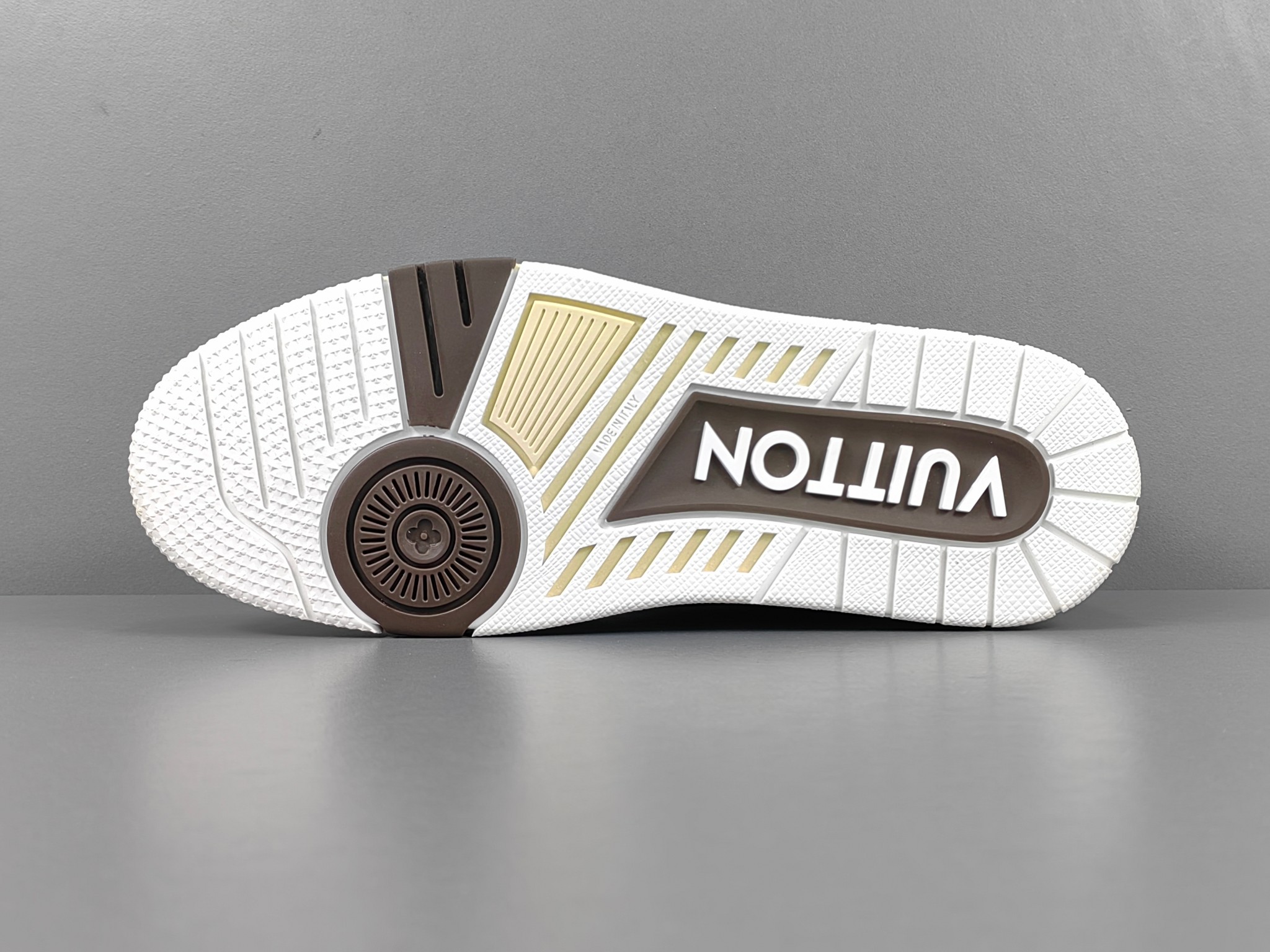 copy louis vuitton の の 2024 trainer スニーカー