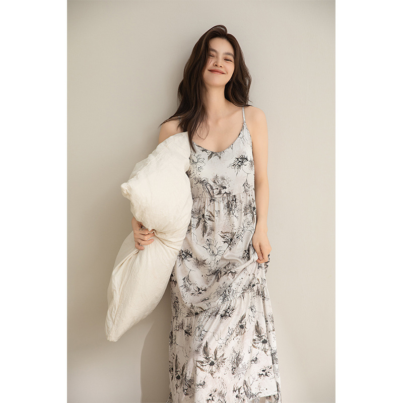 Spaghetti-strap silk ice pajamas, thin, suitable for wearing outdoors