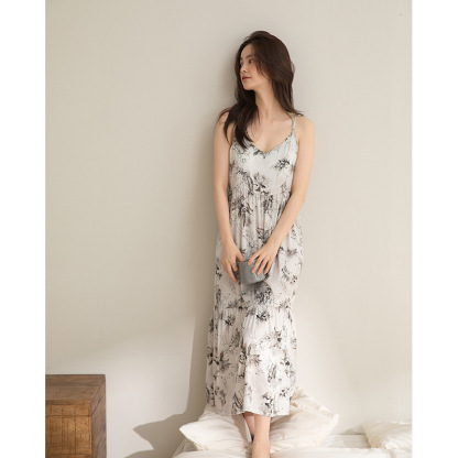 Spaghetti-strap silk ice pajamas, thin, suitable for wearing outdoors