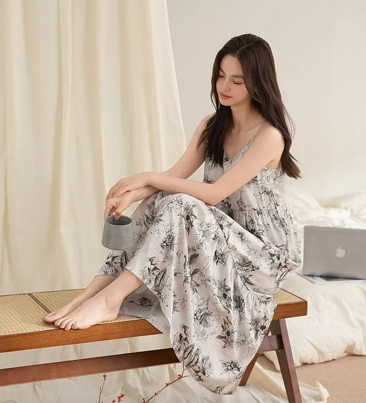 Spaghetti-strap silk ice pajamas, thin, suitable for wearing outdoors