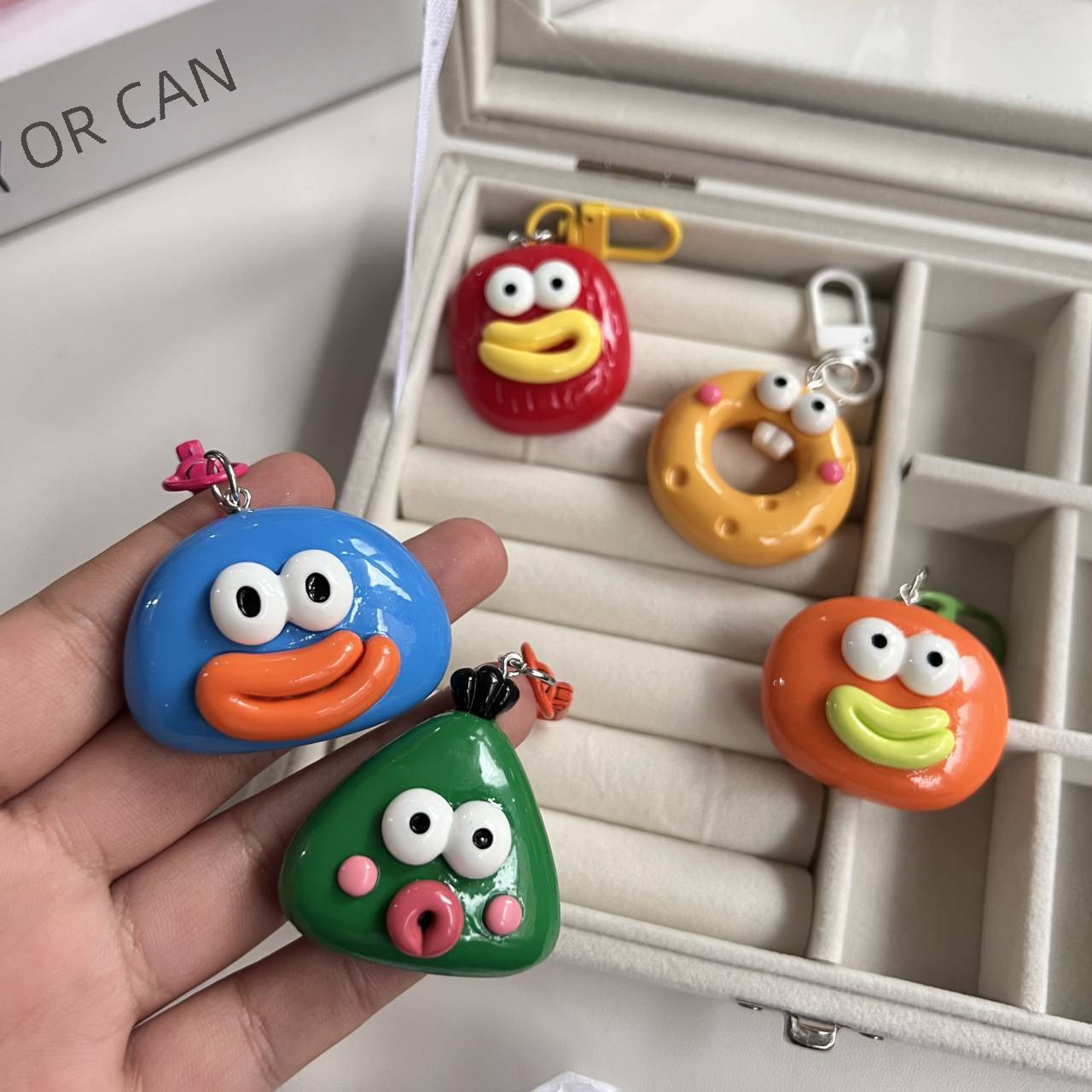 Adorable Resin Doll Keychain with Big Mouth for Car Hanging Decoration Student Couple Book Bag Accessory Bag Charm