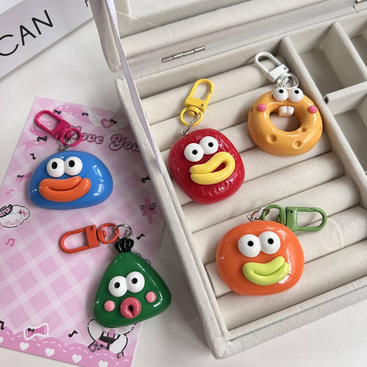 Adorable Resin Doll Keychain with Big Mouth for Car Hanging Decoration Student Couple Book Bag Accessory Bag Charm